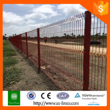 Rote Farbe Vieh Eisen Zaun Netz